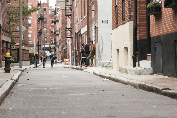 Youth in Boston back street. - Fotoğraf, Görsel