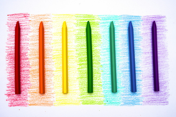 虹の色と関連するクレヨン - 写真・画像