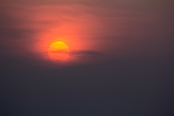 Rode zonsondergang achtergrond - Foto, afbeelding