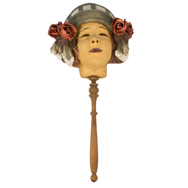 Vieux masque de geisha avec poignée pour Halloween
. - Photo, image