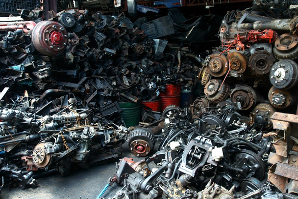 Motores de automóviles usados y excedentes y otras piezas de automóviles
 - Foto, imagen