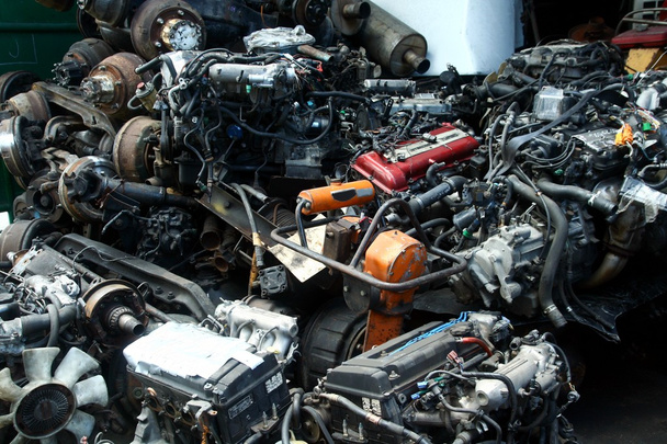 Motores de automóviles usados y excedentes y otras piezas de automóviles
 - Foto, Imagen