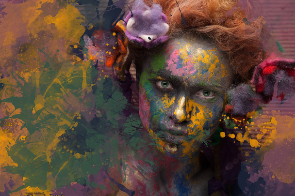 Femme en peinture avec des fleurs dans les cheveux
 - Photo, image