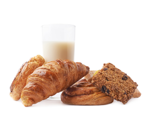 Glass of milk and pastry buns - Foto, afbeelding