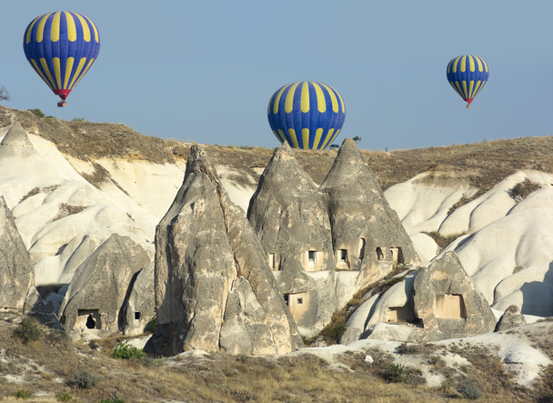 Balloon Over Rock Cave Houses, Cappadocia - Fotoğraf, Görsel