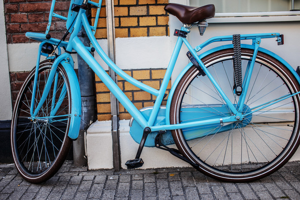 Bicycle on the street. - Foto, Bild