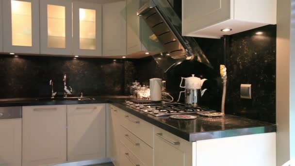 Küche im Luxus-Eigenheim - Filmmaterial, Video