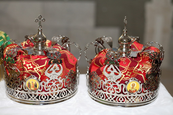 két korona, esküvő - Fotó, kép