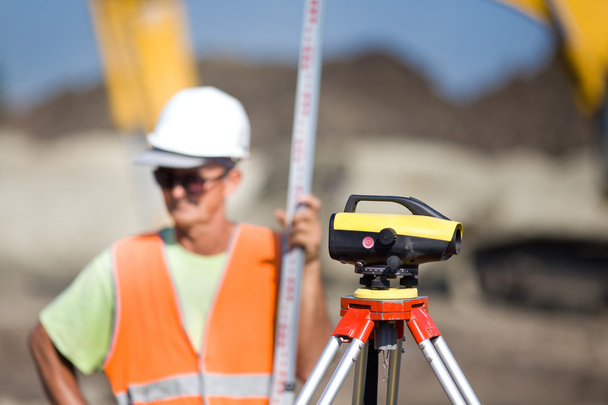 Theodolite at construction site - Foto, afbeelding