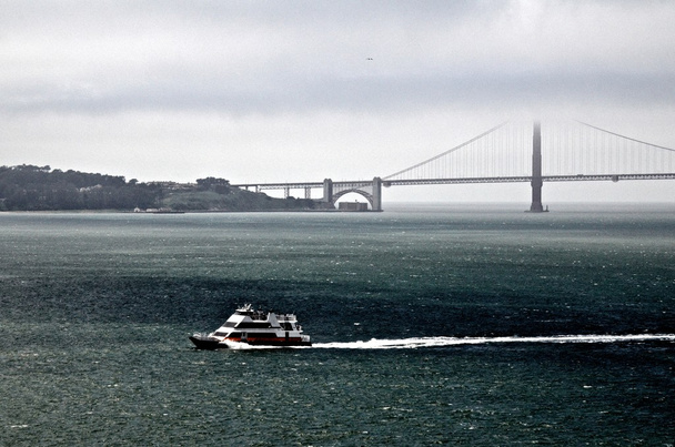 San Francisco - Bw Golden Gate & bateau - Photo, image