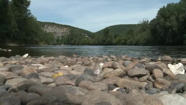 Grabsteine aus Fluss - Filmmaterial, Video