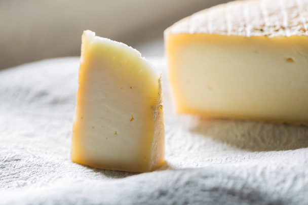 Γαλλικό κατσικίσιο τυρί  - Φωτογραφία, εικόνα