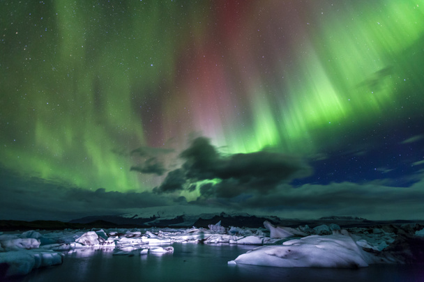 Luces boreales sobre laguna de Jokulsarlon
 - Foto, imagen