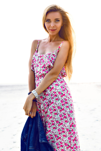 Summer fashion image of stylish woman - Fotografie, Obrázek