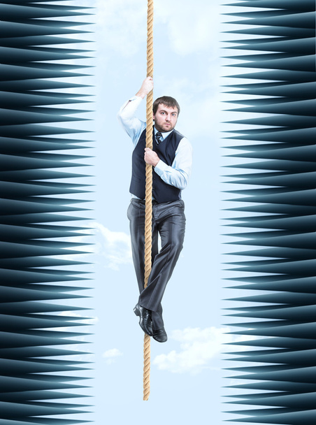 Geschäftsmann hängt am Seil - Foto, Bild