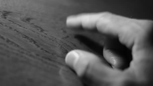 Die Hand des Mannes bewegt die Finger - Filmmaterial, Video