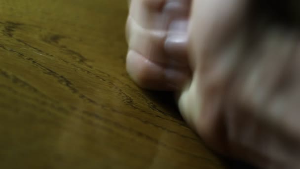 férfi kezét mozgó ujjak - Felvétel, videó