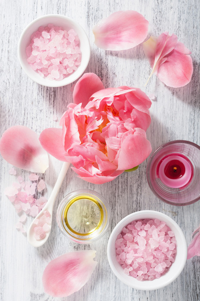 rose fleur sel pivoine huile essentielle pour spa et aromathérapie
 - Photo, image