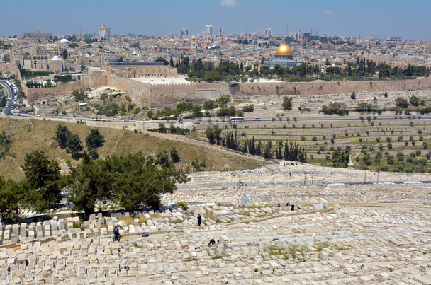 イスラエル - エルサレムのオリーブ山のユダヤ人墓地 - 写真・画像