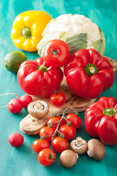 verduras tomate pimienta coliflor rábano
 - Foto, imagen