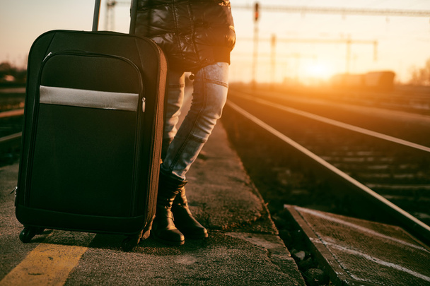 mulher viajante com bagagem
 - Foto, Imagem