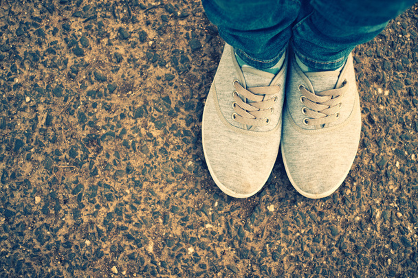 Жіночі джинси та кросівки
 - Фото, зображення