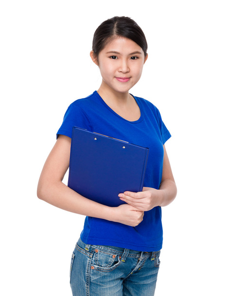 asiatische junge Frau im blauen T-Shirt - Foto, Bild