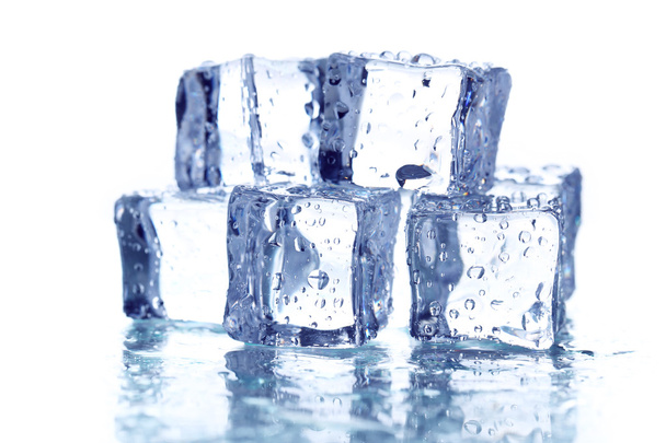 kostky ledu s kapkami vody - Fotografie, Obrázek