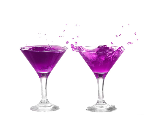 collage cóctel púrpura con salpicadura aislada sobre fondo blanco
 - Foto, imagen