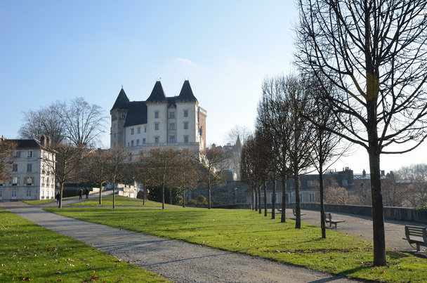 Castillo real en la ciudad francesa Pau
 - Foto, imagen