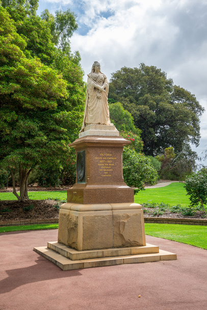 Una estatua de la reina Victoria en Kings Park y Jardines Botánicos en Perth
 - Foto, Imagen