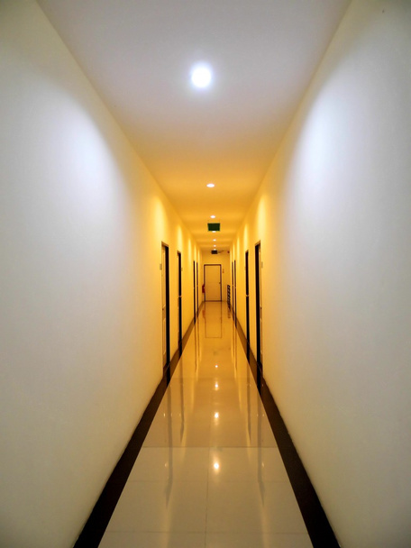 Hoteldeur en traject van kamer - Foto, afbeelding