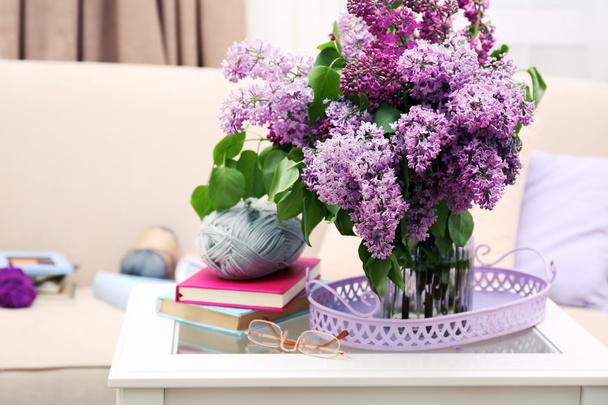 Beautiful lilac flowers in vase on table of interior background - Fotografie, Obrázek