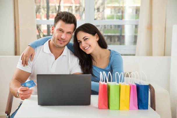 Couple Shopping Online At Home - Foto, Imagen