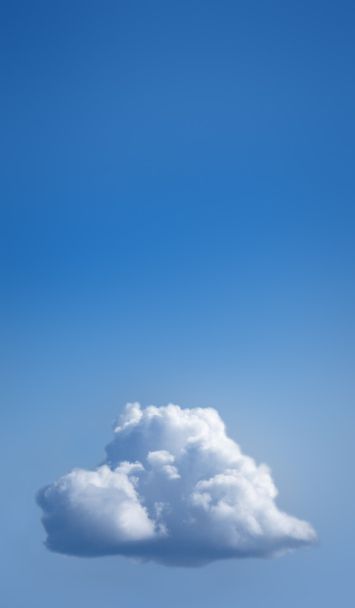 mavi gökyüzünde tek beyaz bulut - Fotoğraf, Görsel