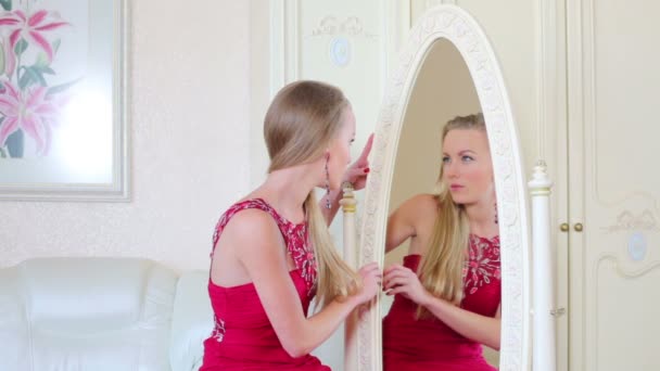 Beautiful girl in red dress with mirror - Materiał filmowy, wideo