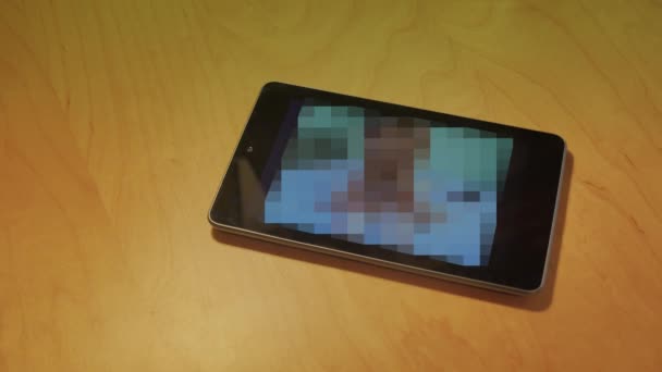 Tablet PC'de 4 k Porno izliyor - Video, Çekim