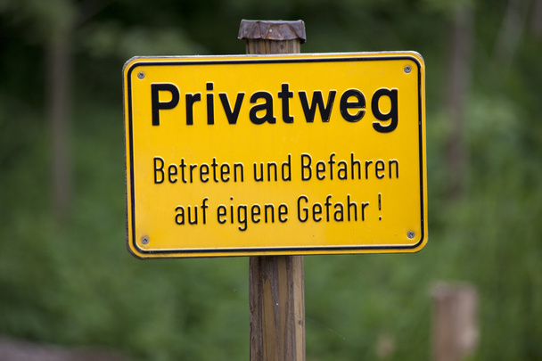 Özel yer işareti uyarı Alman dilinde - Fotoğraf, Görsel