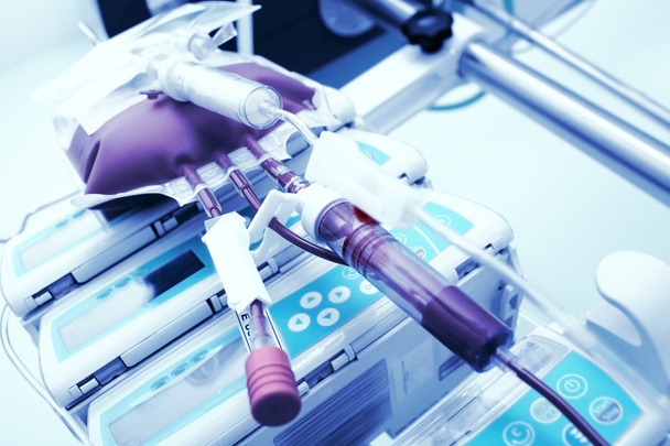 Transfusion of blood in the intensive care - 写真・画像