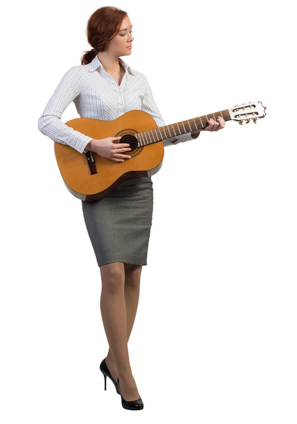 businesswoman playing acoustic guitar - Foto, afbeelding