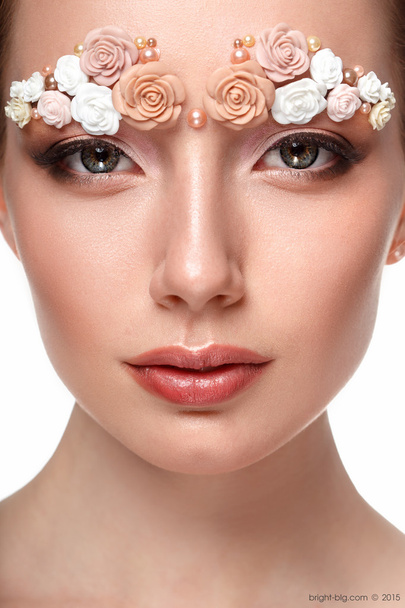 beauty model portrait with creative eyebrows - Valokuva, kuva