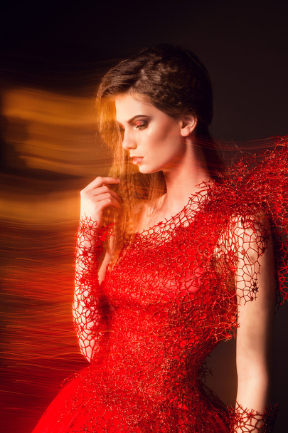 bela mulher na moda em vestido vermelho
 - Foto, Imagem