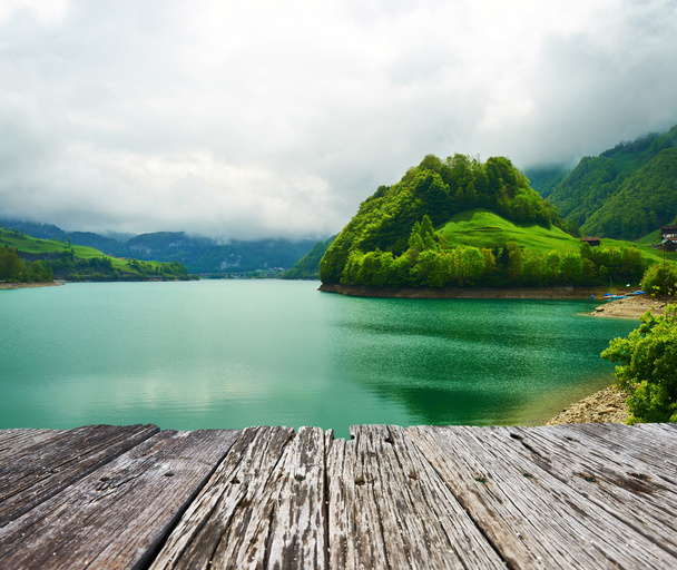 Jezioro szmaragdowe góry w Szwajcarii  - Zdjęcie, obraz