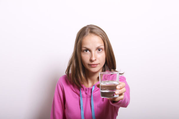 Woman with glass of water - Foto, afbeelding