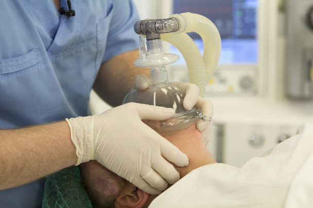 Hacer anestesia
 - Foto, imagen