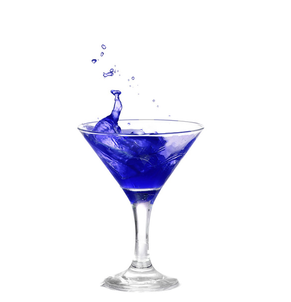 blue cocktail with splashes isolated on white background - Foto, afbeelding