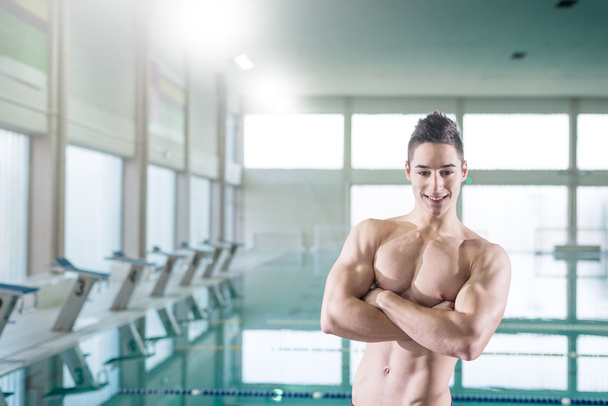 Young muscular swimmer - Foto, Imagen