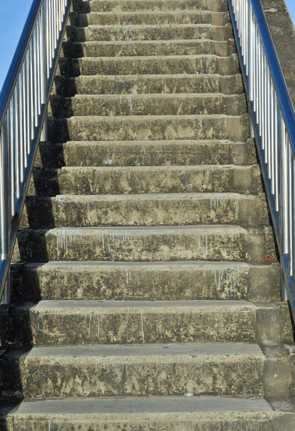 Urban footbridge staircase with symmetrical composition - Φωτογραφία, εικόνα