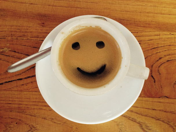 Filiżanka kawy z uśmiechniętą twarz - Zdjęcie, obraz