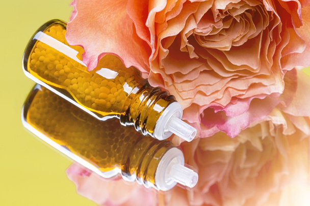pullo homeopatia palloja makaa peili kukkia
 - Valokuva, kuva
